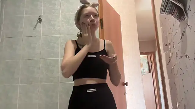 MargarettNewbie online show from September 23, 4:37 am