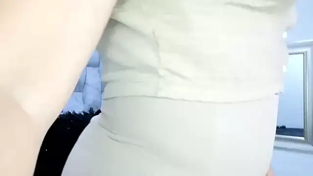 Snapshot of sofiagutierrez__ chatting on October 17, 3:10 am sofiagutierrez online show from October 17, 3:10 am