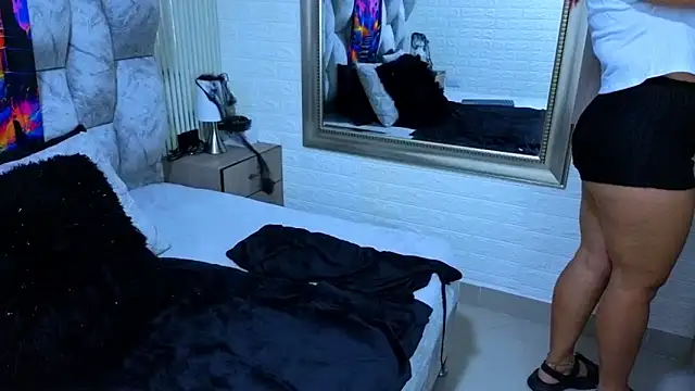 Snapshot of sofiagutierrez__ chatting on October 19, 3:29 am sofiagutierrez online show from October 19, 3:29 am