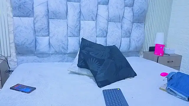 Snapshot of sofiagutierrez__ chatting on November 9, 10:13 am sofiagutierrez online show from November 9, 10:13 am