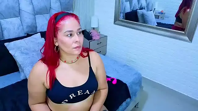 Snapshot of sofiagutierrez__ chatting on November 11, 11:49 pm sofiagutierrez online show from November 11, 11:49 pm