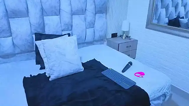 Snapshot of sofiagutierrez__ chatting on November 15, 1:03 am sofiagutierrez online show from November 15, 1:03 am