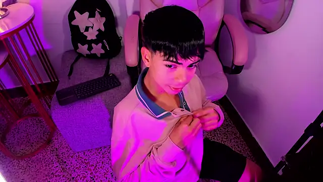 Snapshot of Peter_chase chatting on November 1, 6:32 pm Peter chase online show from November 1, 6:32 pm