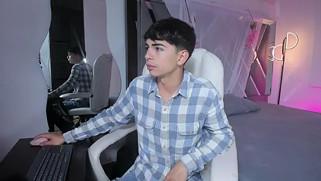 Snapshot of Peter_chase chatting on November 6, 1:12 pm Peter chase online show from November 6, 1:12 pm