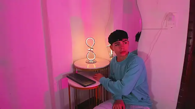 Snapshot of Peter_chase chatting on November 7, 5:57 pm Peter chase online show from November 7, 5:57 pm