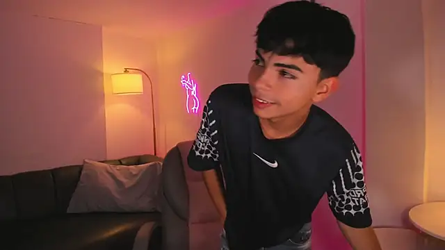 Snapshot of Peter_chase chatting on November 8, 6:29 pm Peter chase online show from November 8, 6:29 pm