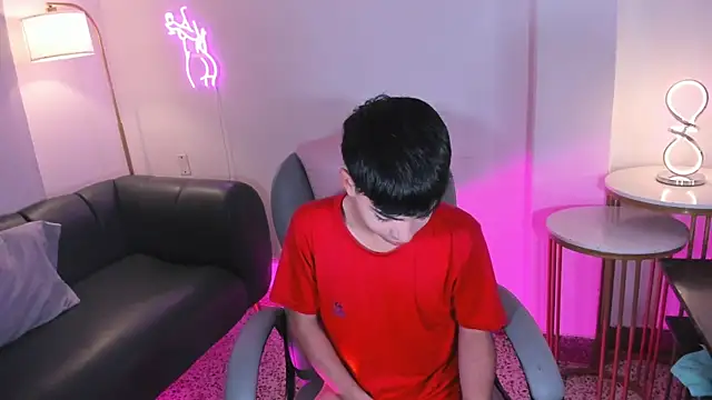 Snapshot of Peter_chase chatting on November 9, 6:28 pm Peter chase online show from November 9, 6:28 pm