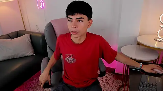 Snapshot of Peter_chase chatting on November 11, 6:19 pm Peter chase online show from November 11, 6:19 pm