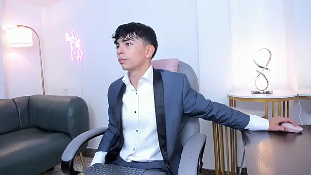 Snapshot of Peter_chase chatting on November 22, 5:17 am Peter chase online show from November 22, 5:17 am