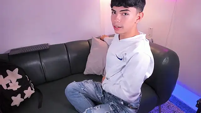 Snapshot of Peter_chase chatting on November 23, 6:30 pm Peter chase online show from November 23, 6:30 pm