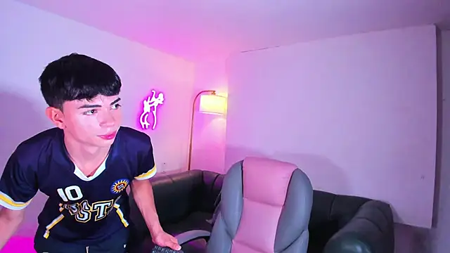 Snapshot of Peter_chase chatting on December 3, 6:17 pm Peter chase online show from December 3, 6:17 pm