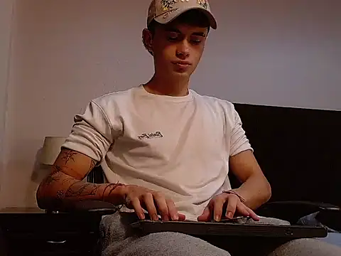 Snapshot of jaico_santos chatting on October 1, 11:00 pm jaico santos online show from October 1, 11:00 pm