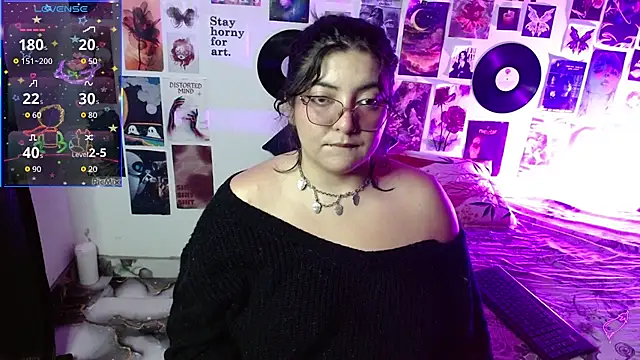 Snapshot of Roxy_f_w chatting on August 6, 4:14 am Roxy f w online show from August 6, 4:14 am