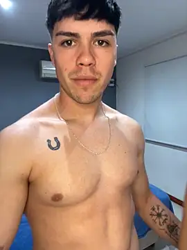 Snapshot of Alexxx27_ chatting on October 21, 5:08 am Alexxx27  online show from October 21, 5:08 am