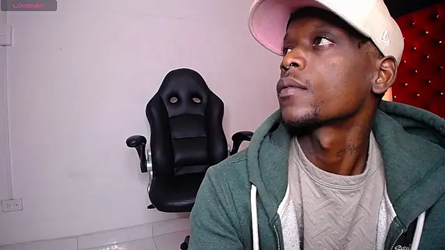 Snapshot of SkylerBigxxx chatting on September 25, 3:54 am SkylerBigxxx online show from September 25, 3:54 am