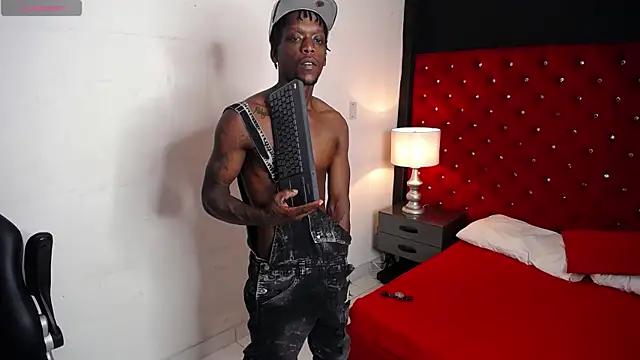 Snapshot of SkylerBigxxx chatting on October 4, 4:43 am SkylerBigxxx online show from October 4, 4:43 am