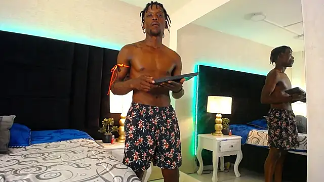 Snapshot of SkylerBigxxx chatting on April 14, 4:18 am SkylerBigxxx online show from April 14, 4:18 am