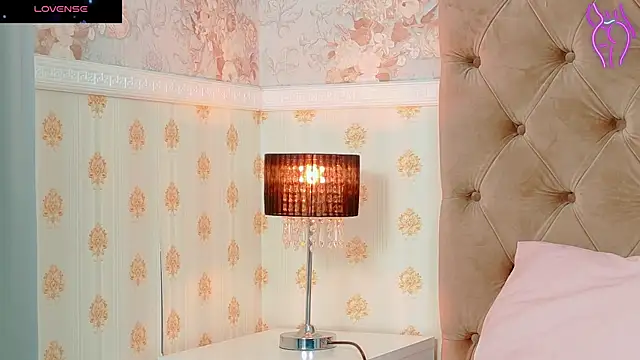 Snapshot of CoraVex chatting on October 4, 3:48 am CoraVex online show from October 4, 3:48 am