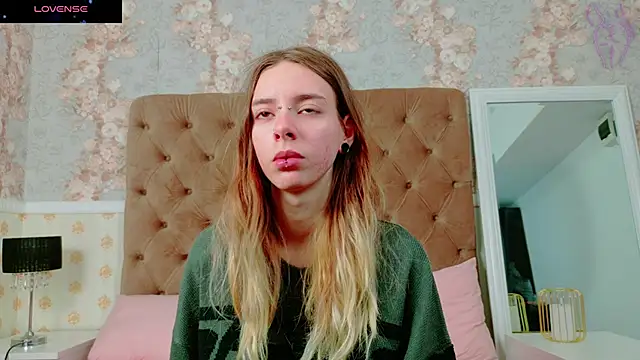 Snapshot of CoraVex chatting on October 30, 3:41 am CoraVex online show from October 30, 3:41 am