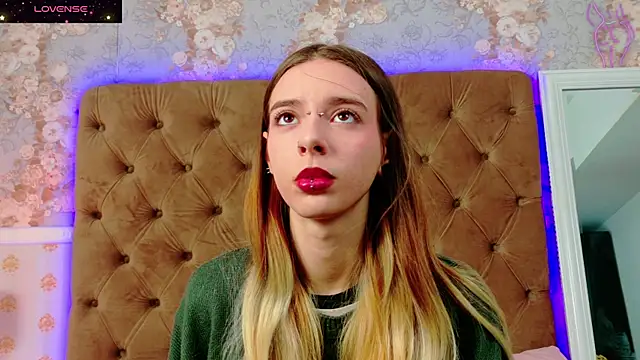 Snapshot of CoraVex chatting on November 24, 5:07 am CoraVex online show from November 24, 5:07 am