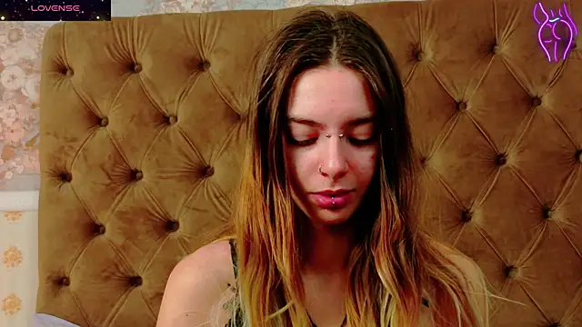 Snapshot of CoraVex chatting on November 29, 1:52 am CoraVex online show from November 29, 1:52 am