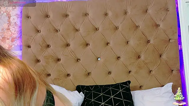 CoraVex online show from December 18, 5:13 am