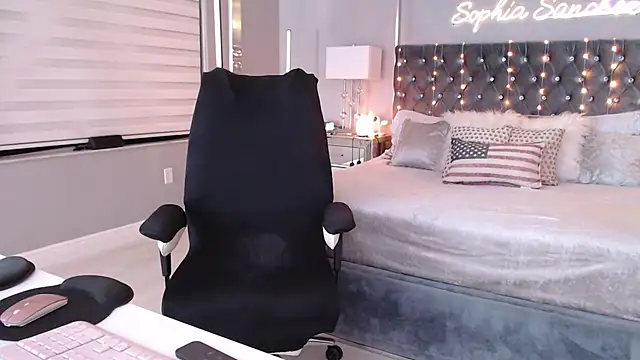 Snapshot of theofficialsophiasanchez chatting on May 17, 4:32 am theofficialsophiasanchez online show from May 17, 4:32 am