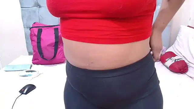 Snapshot of massive_booty25 chatting on June 1, 5:36 pm massive booty25 online show from June 1, 5:36 pm