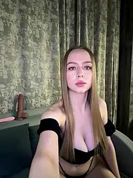 MissOyee online show from October 31, 6:09 pm