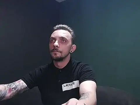 Snapshot of guesswhatbitch chatting on September 19, 4:51 pm guesswhatbitch online show from September 19, 4:51 pm