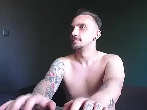 Snapshot of guesswhatbitch chatting on September 24, 11:46 am guesswhatbitch online show from September 24, 11:46 am