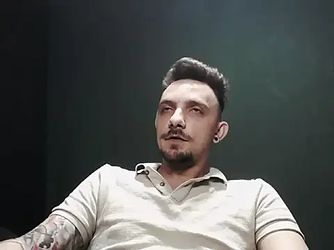 Snapshot of guesswhatbitch chatting on October 5, 7:34 pm guesswhatbitch online show from October 5, 7:34 pm