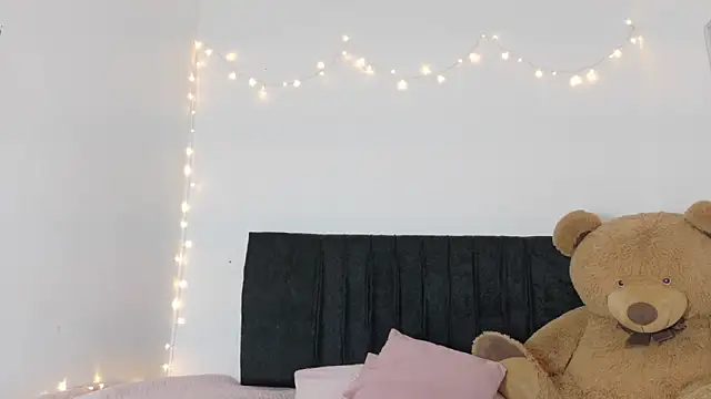 Snapshot of Natashaparker__ chatting on June 18, 6:02 am Natashaparker online show from June 18, 6:02 am