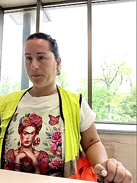 bichota85 online show from April 29, 9:24 am