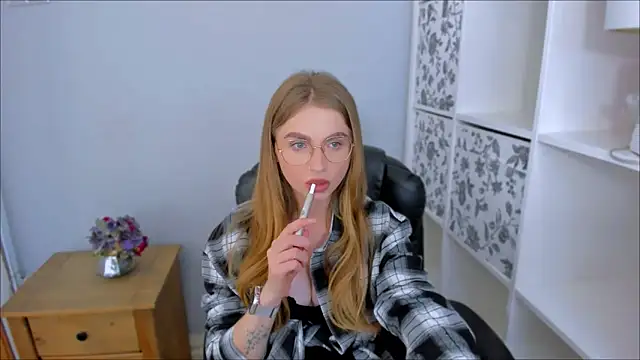 Snapshot of JasmineAlone chatting on October 12, 7:46 pm JasmineAlone online show from October 12, 7:46 pm