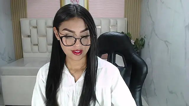 lissandra s online show from December 4, 8:28 pm