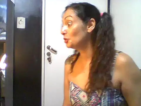 Snapshot of dulcefanny chatting on April 3, 10:13 am dulcefanny online show from April 3, 10:13 am