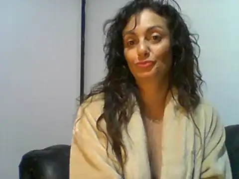 Snapshot of dulcefanny chatting on May 27, 1:57 am dulcefanny online show from May 27, 1:57 am