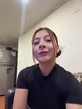 Snapshot of Karlee_Grey1 chatting on June 16, 1:41 am Karlee Grey1 online show from June 16, 1:41 am