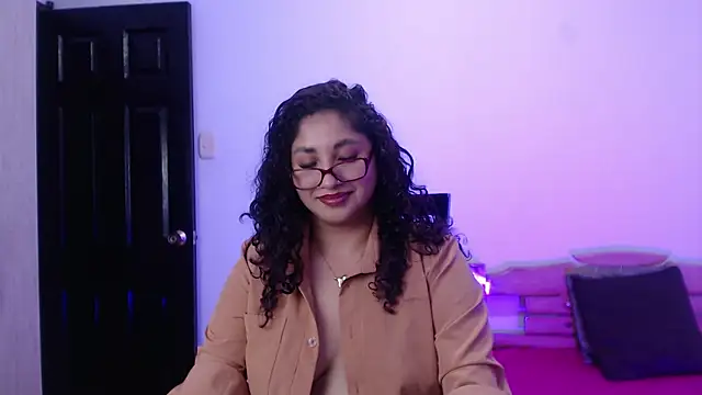 Gia Dior online show from December 17, 10:38 pm