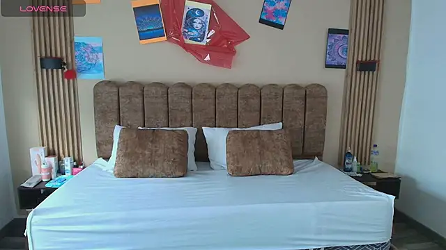 Snapshot of Sasharosee2 chatting on October 6, 11:51 am Sasharosee2 online show from October 6, 11:51 am