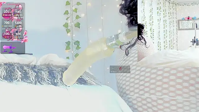 Snapshot of Ashley__Jones__ chatting on May 24, 9:03 am Ashley Jones online show from May 24, 9:03 am