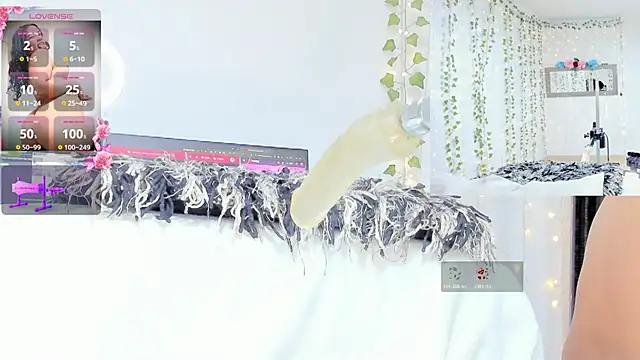 Snapshot of Ashley__Jones__ chatting on June 4, 9:04 am Ashley Jones online show from June 4, 9:04 am
