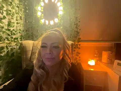 BonnyDesire online show from November 23, 7:35 pm