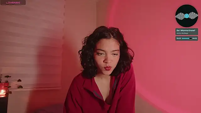 Snapshot of _curiouskitten_ chatting on September 19, 2:02 am curiouskitten online show from September 19, 2:02 am