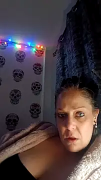 Snapshot of curvybabe88 chatting on October 31, 6:47 am curvybabe88 online show from October 31, 6:47 am