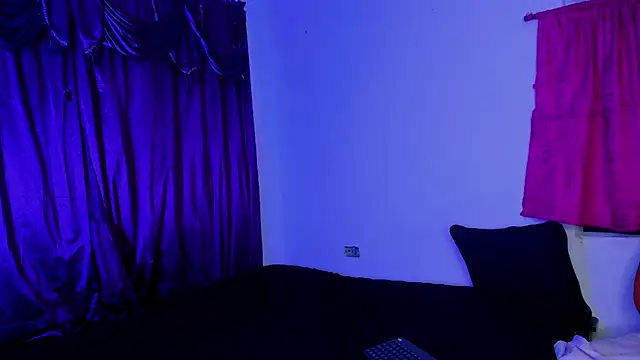 Snapshot of Shairaclark_ chatting on October 8, 5:38 am Shairaclark  online show from October 8, 5:38 am