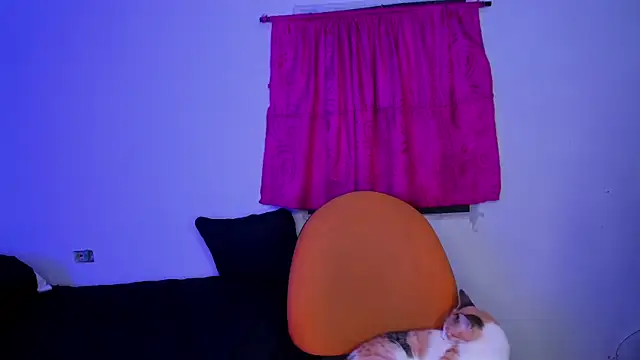 Snapshot of Shairaclark_ chatting on October 8, 10:18 pm Shairaclark  online show from October 8, 10:18 pm