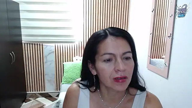 camilavargas  online show from April 28, 3:17 pm