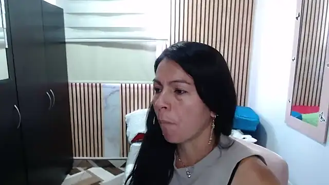 Snapshot of camilavargas_ chatting on May 14, 4:25 pm camilavargas online show from May 14, 4:25 pm